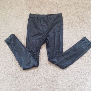 Shiny black leggings